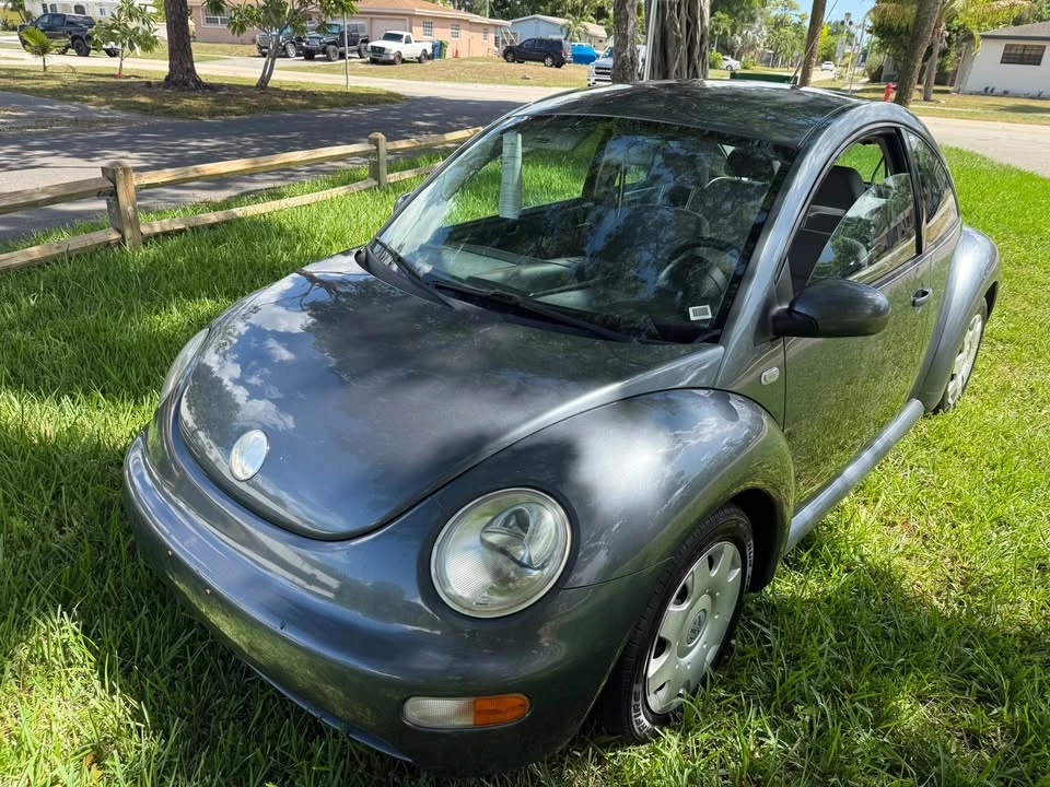 2003 Volkswagen New Beetle - Image 2 of 17