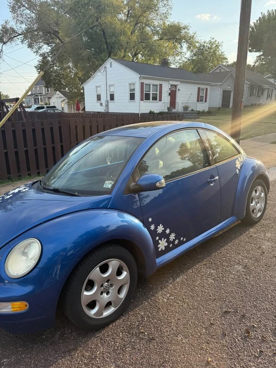 2003 Volkswagen Beetle (1980-2003) - Image 2 of 14