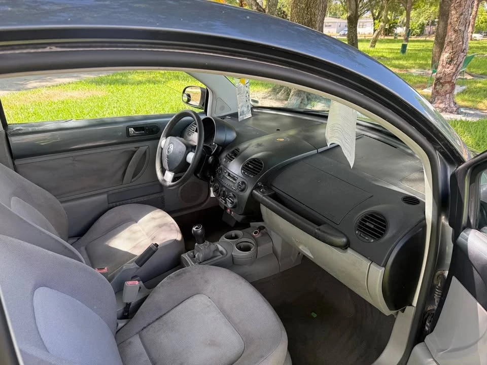 2003 Volkswagen New Beetle - Image 11 of 16
