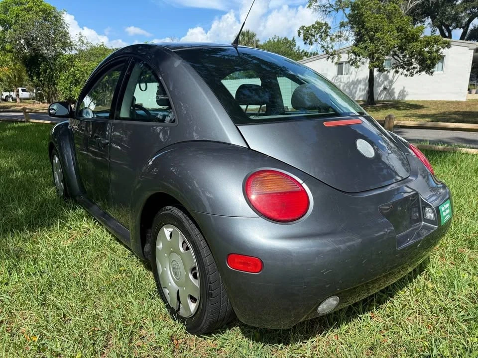 2003 Volkswagen New Beetle - Image 5 of 16