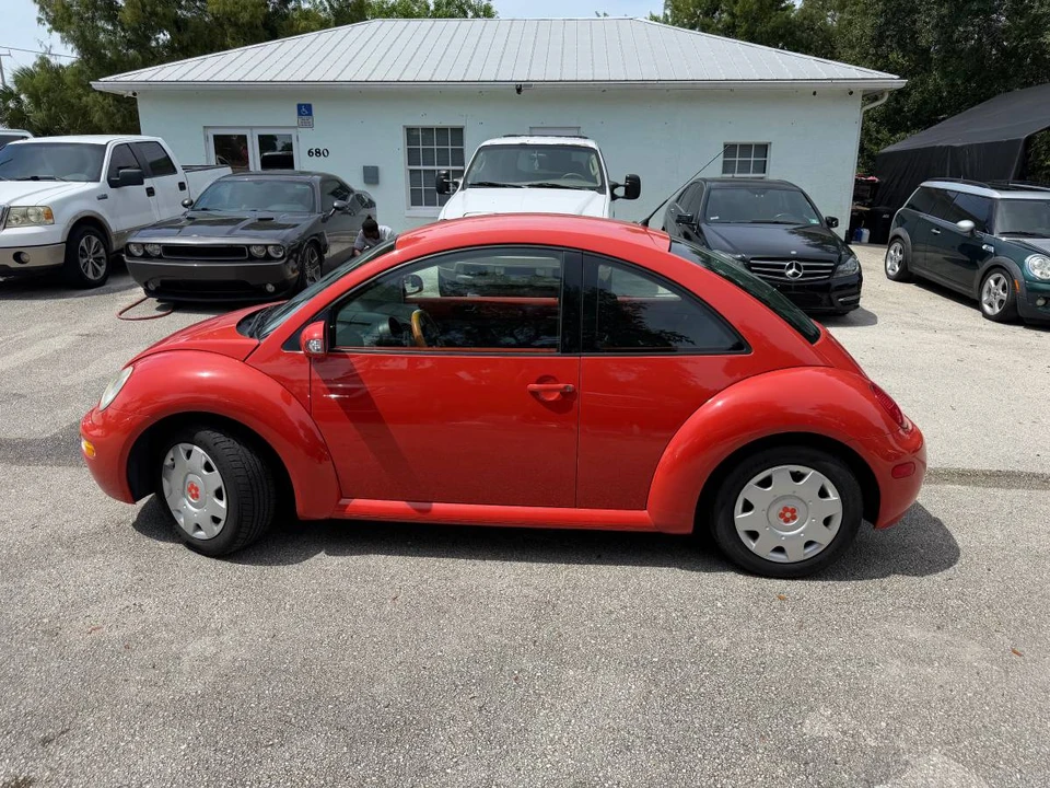 2003 Volkswagen New Beetle - Image 2 of 10