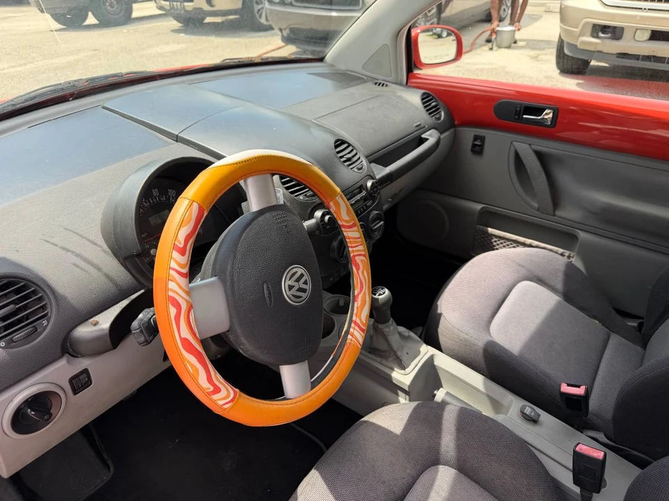 2003 Volkswagen New Beetle - Image 10 of 10