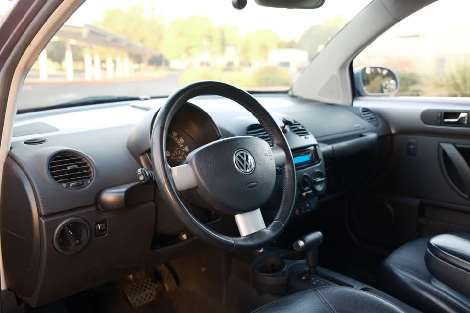 2003 Volkswagen New Beetle - Image 14 of 20