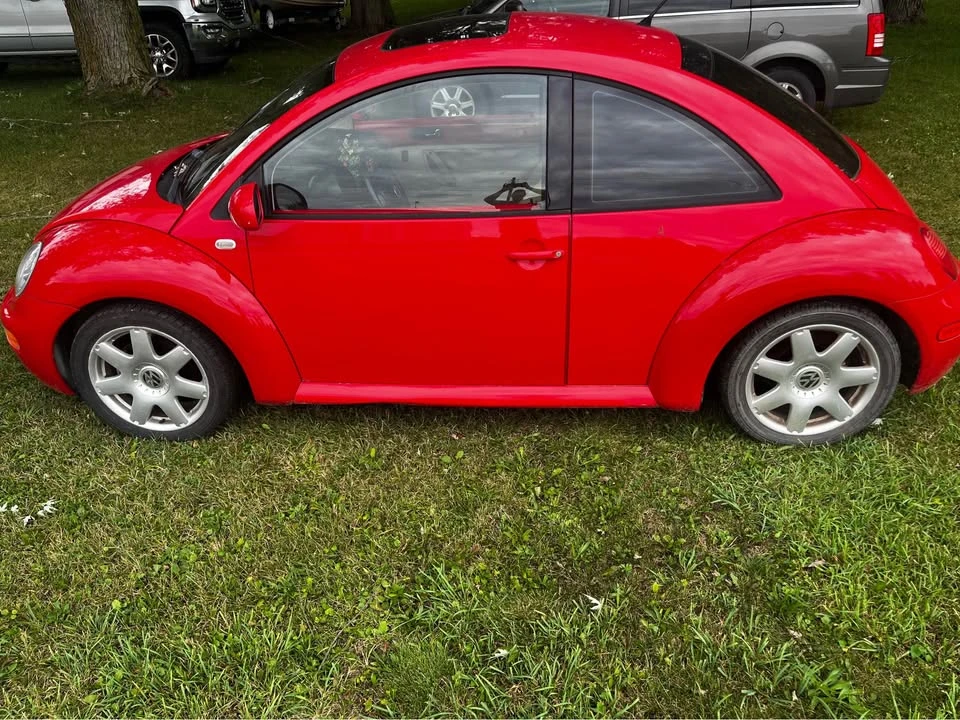 2003 Volkswagen New Beetle - Image 4 of 8