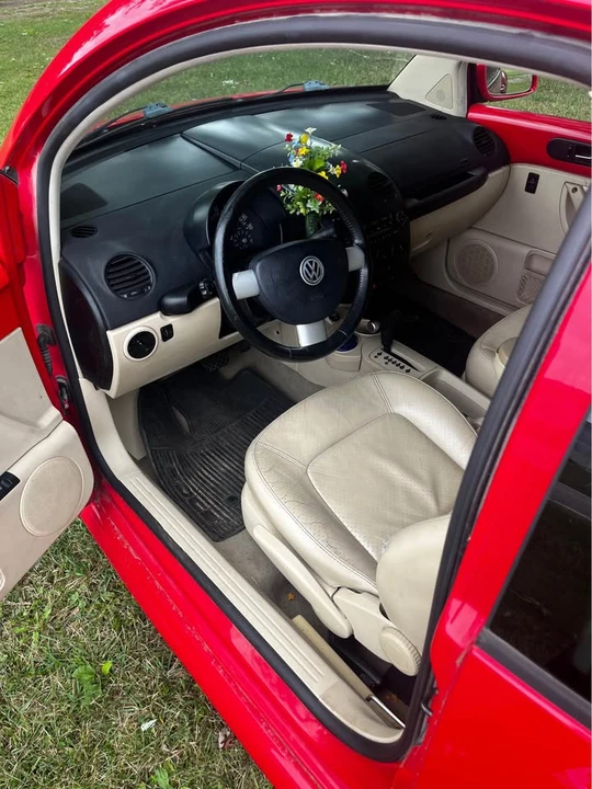 2003 Volkswagen New Beetle - Image 5 of 8