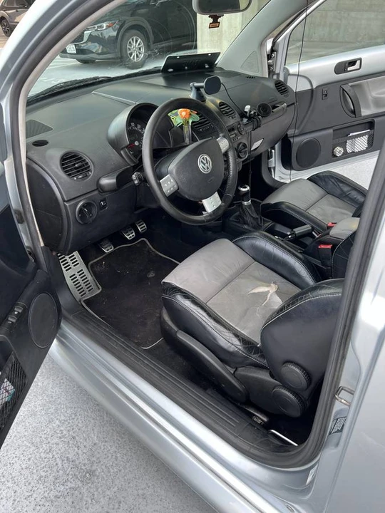 2003 Volkswagen New Beetle - Image 6 of 15