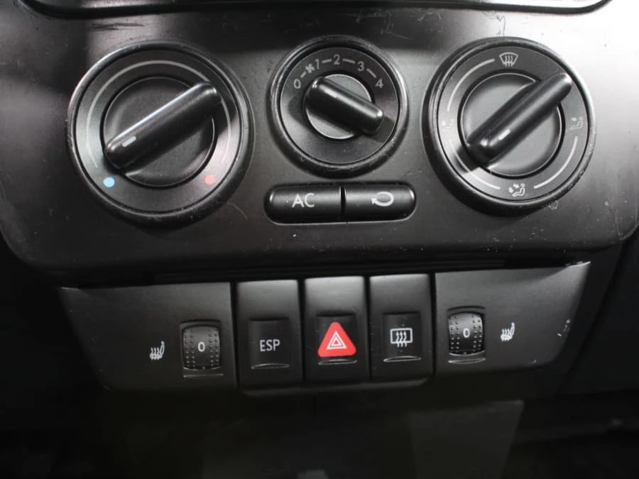 2003 Volkswagen New Beetle - Image 27 of 31