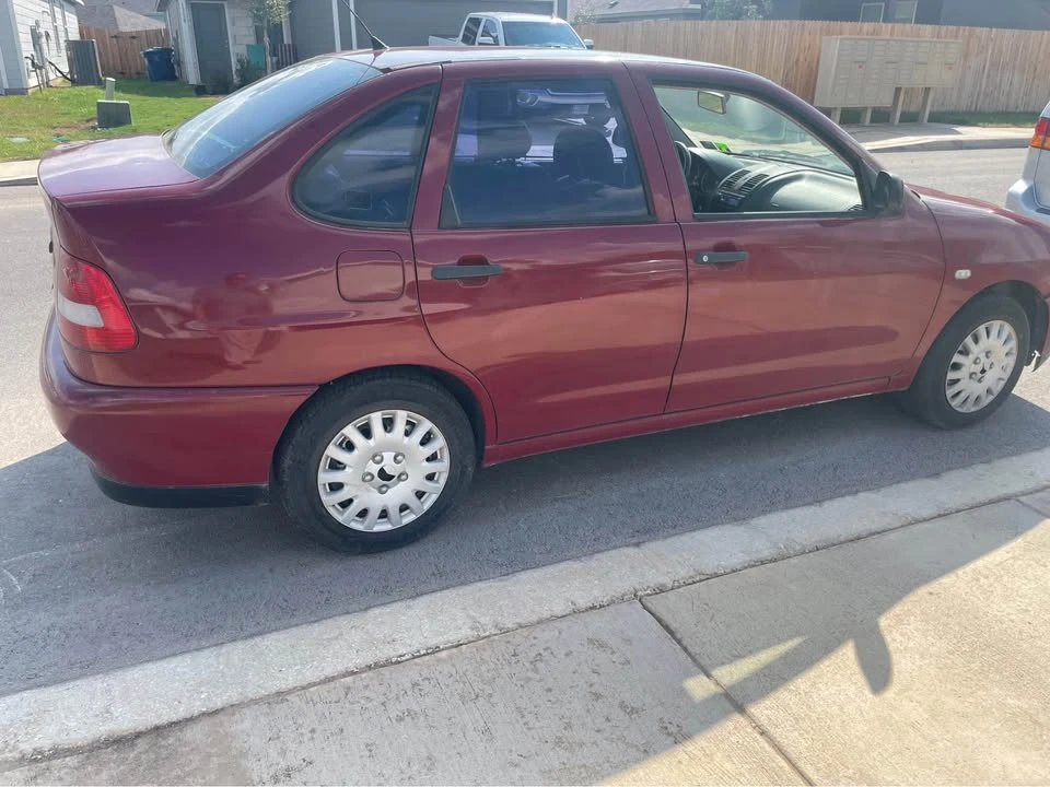 2003 Volkswagen Fox - Image 2 of 10