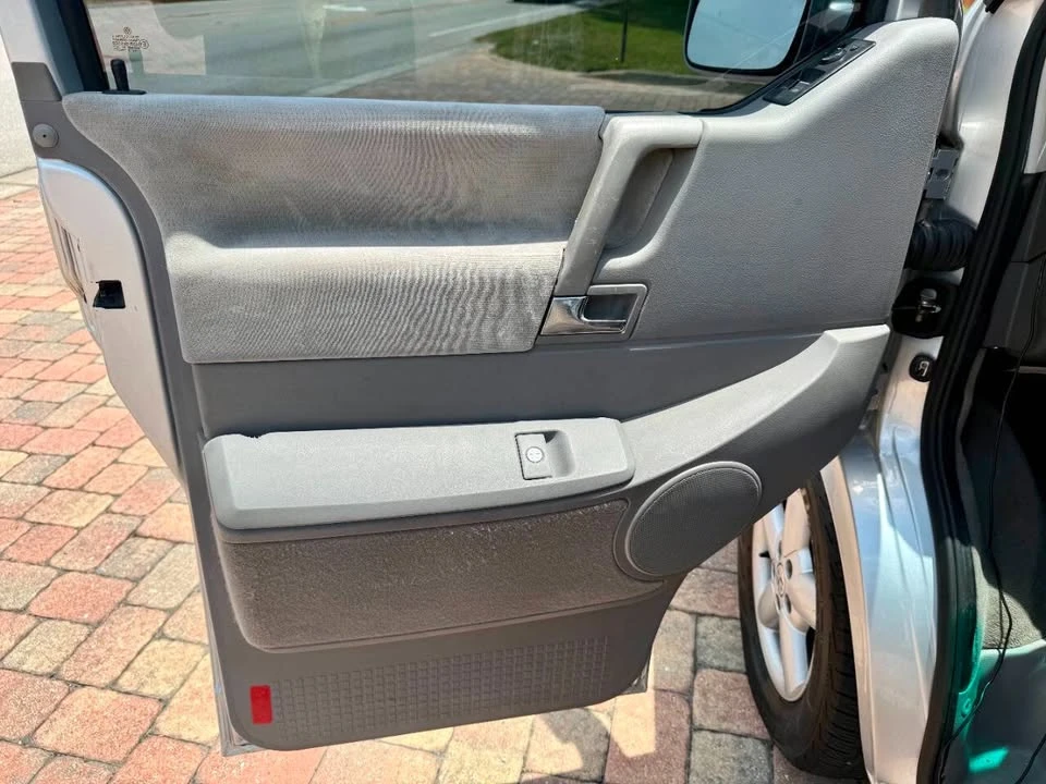 2003 Volkswagen EuroVan - Image 11 of 20
