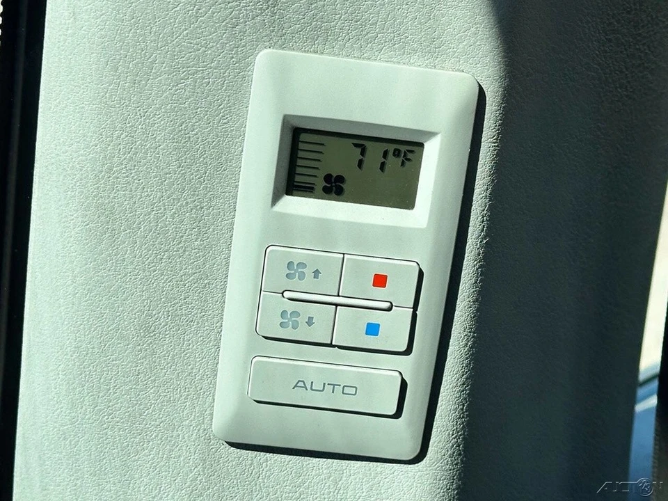 2003 Volkswagen EuroVan - Image 18 of 21