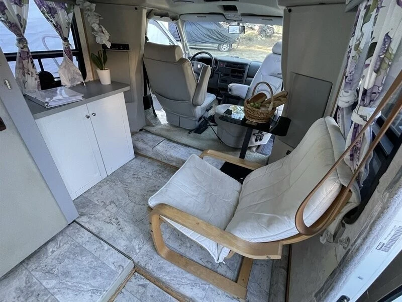 2003 Volkswagen EuroVan - Image 2 of 12
