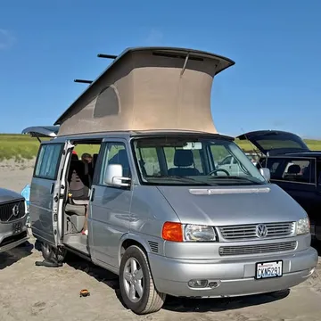 2003 Volkswagen Eurovan GLS Minivan 3D