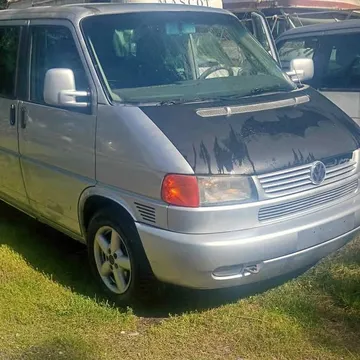 2003 Volkswagen Eurovan GLS Minivan 3D