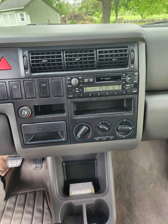 2003 Volkswagen EuroVan - Image 10 of 20