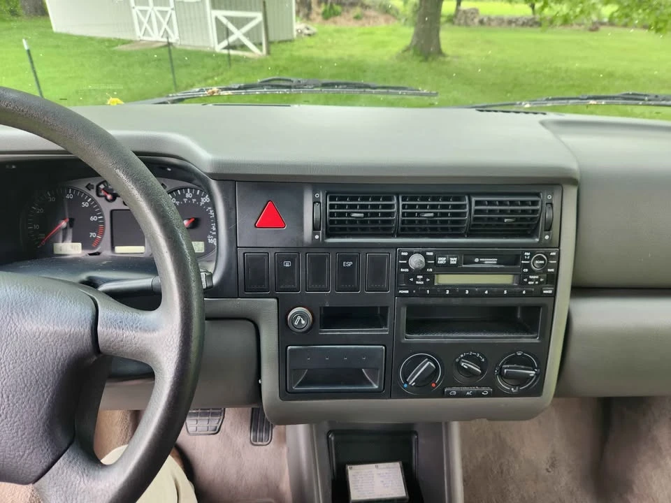 2003 Volkswagen EuroVan - Image 8 of 20