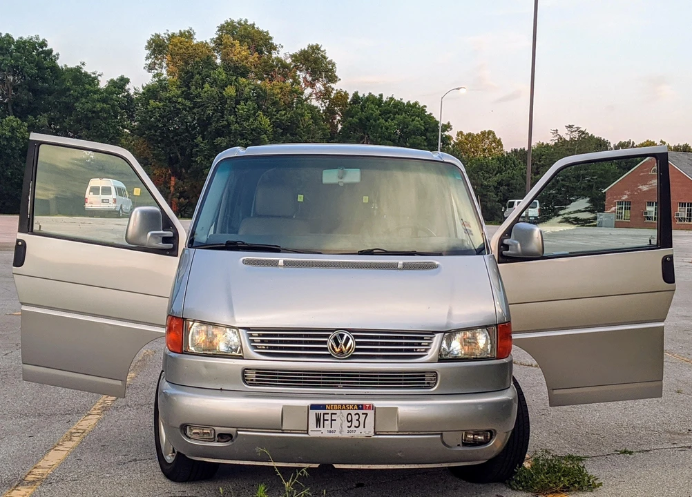 2003 Volkswagen EuroVan - Image 2 of 15