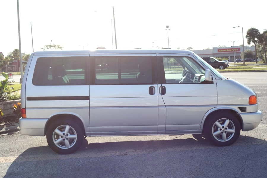 2003 Volkswagen EuroVan - Image 2 of 9