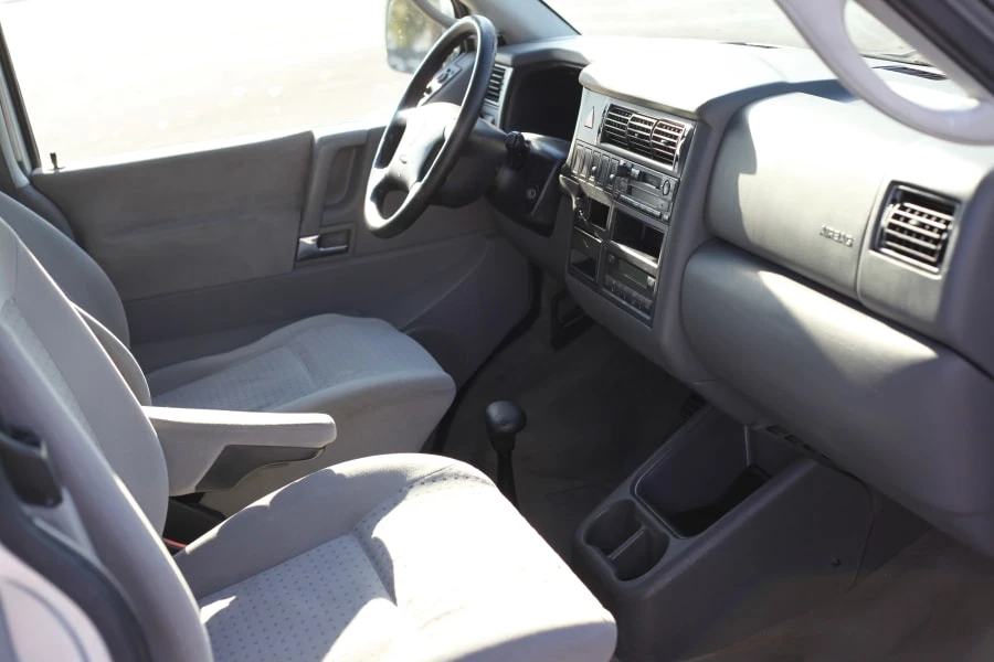 2003 Volkswagen EuroVan - Image 4 of 9