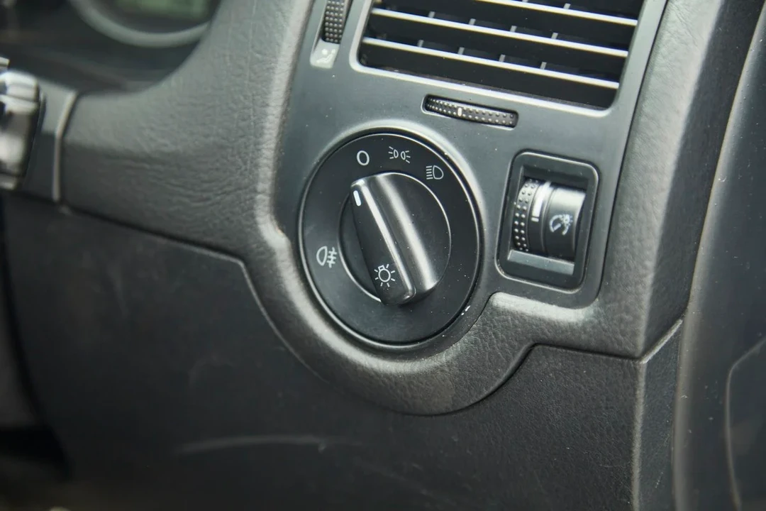2003 Volkswagen R32 Mk4 - Image 28 of 30