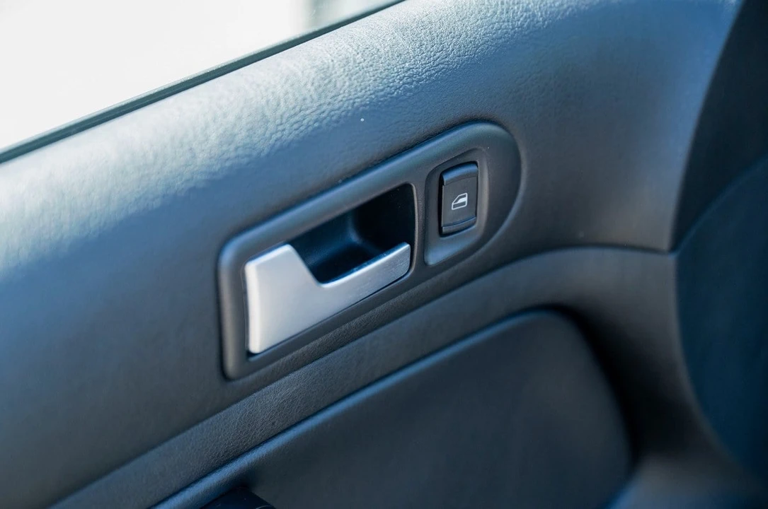 2003 Volkswagen R32 Mk4 - Image 21 of 30