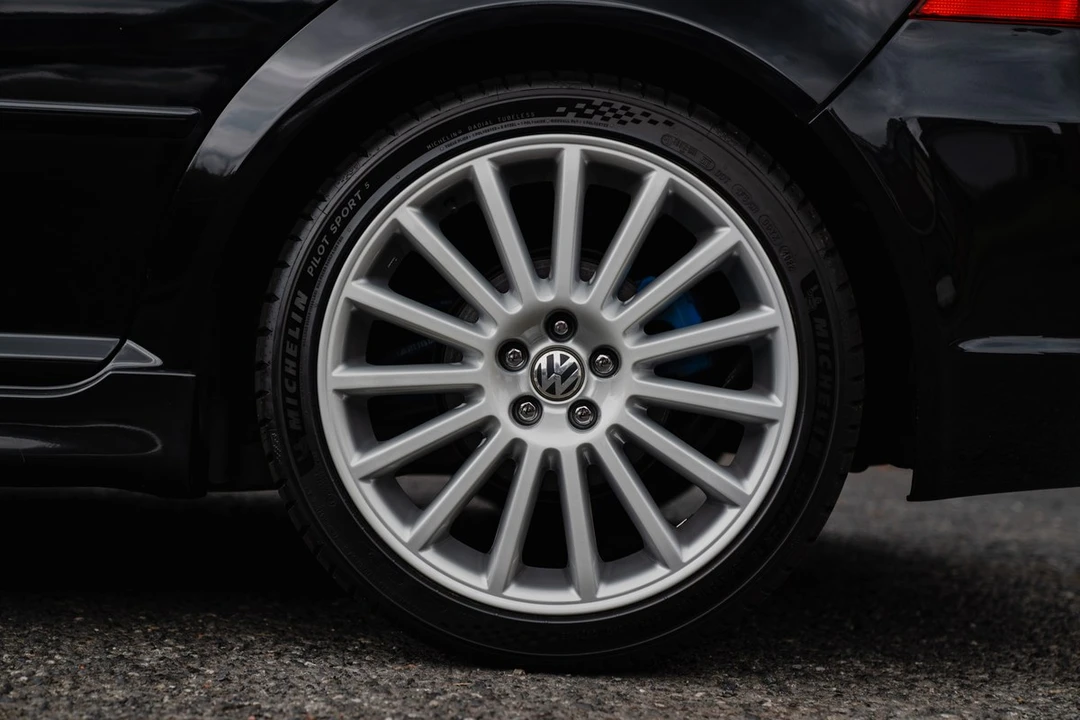 2003 Volkswagen R32 Mk4 - Image 14 of 30