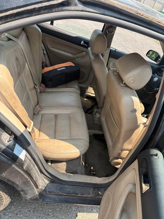2003 Volkswagen A4 Jetta - Image 6 of 8