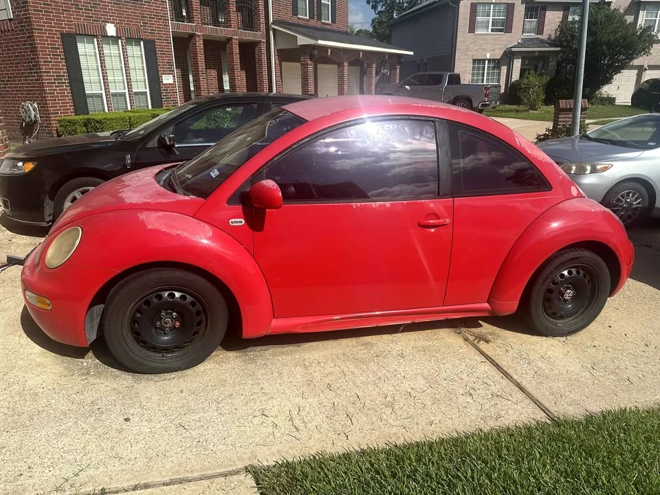 2003 Volkswagen New Beetle - Image 2 of 6