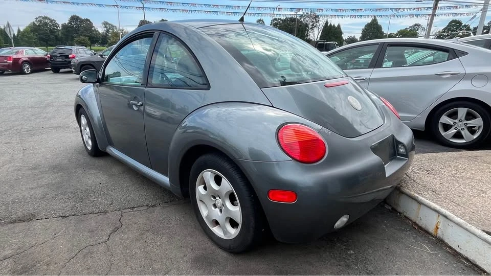 2003 Volkswagen New Beetle - Image 5 of 12