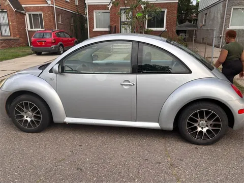 2003 Volkswagen New Beetle 2.5 Hatchback 2D