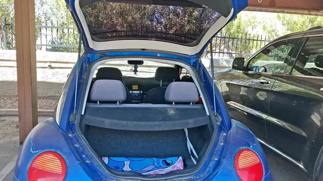 2003 Volkswagen New Beetle 2.5 Hatchback 2D