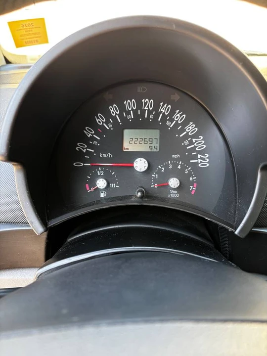 2003 Volkswagen New Beetle - Image 9 of 12