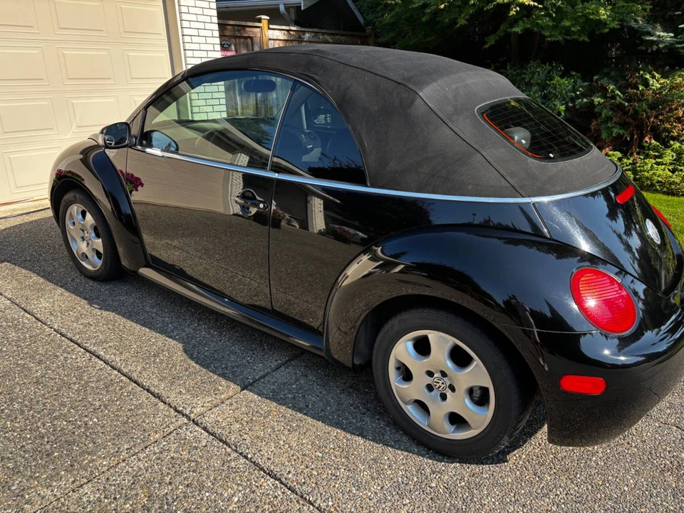 2003 Volkswagen New Beetle - Image 5 of 12
