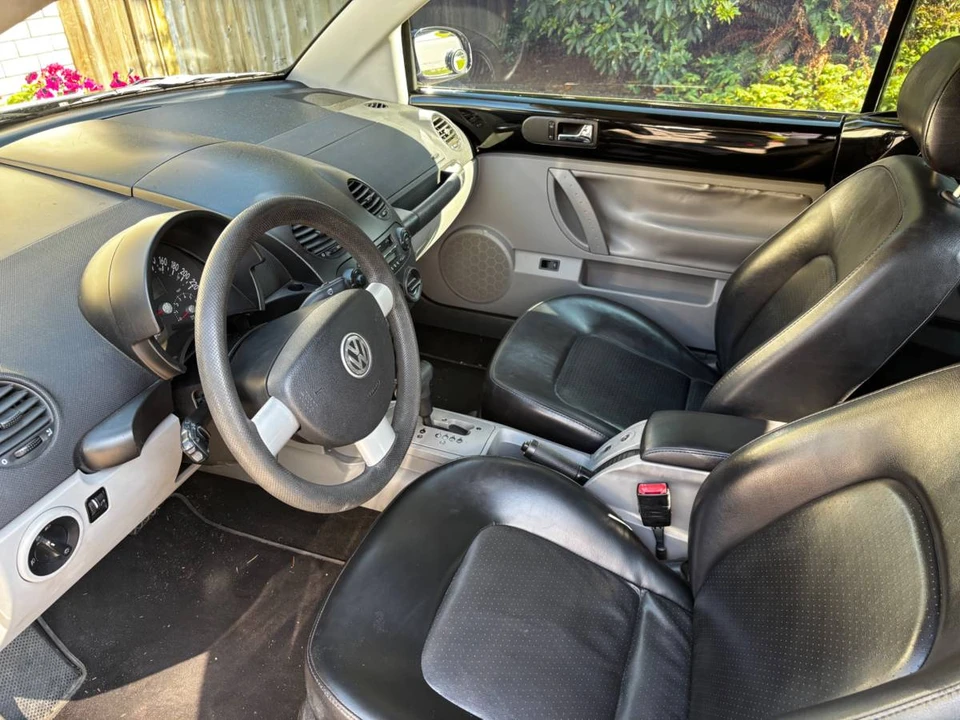 2003 Volkswagen New Beetle - Image 8 of 12