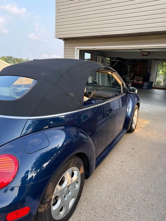 2003 Volkswagen New Beetle - Image 5 of 12