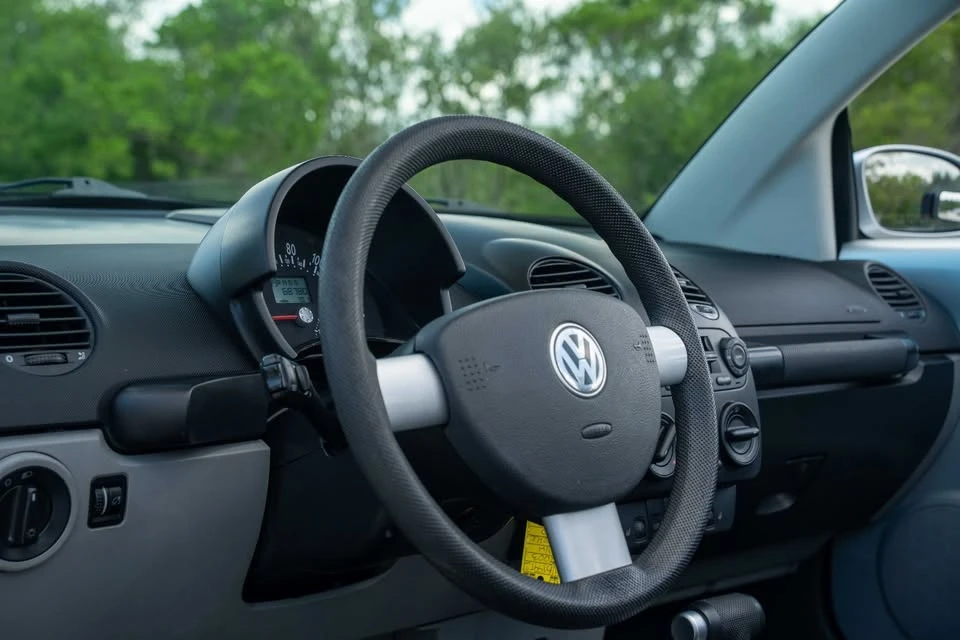 2003 Volkswagen New Beetle - Image 18 of 20