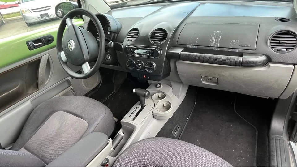2003 Volkswagen New Beetle - Image 8 of 14