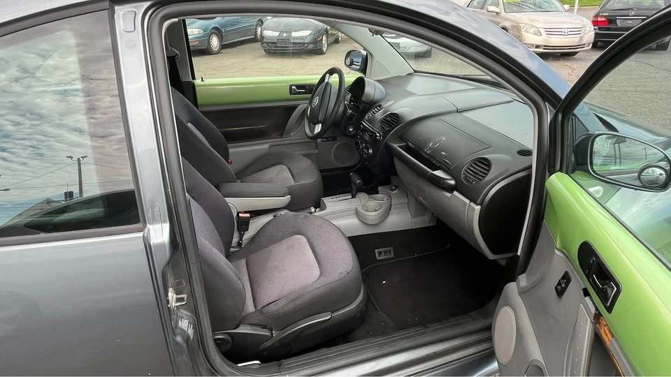 2003 Volkswagen New Beetle - Image 9 of 14