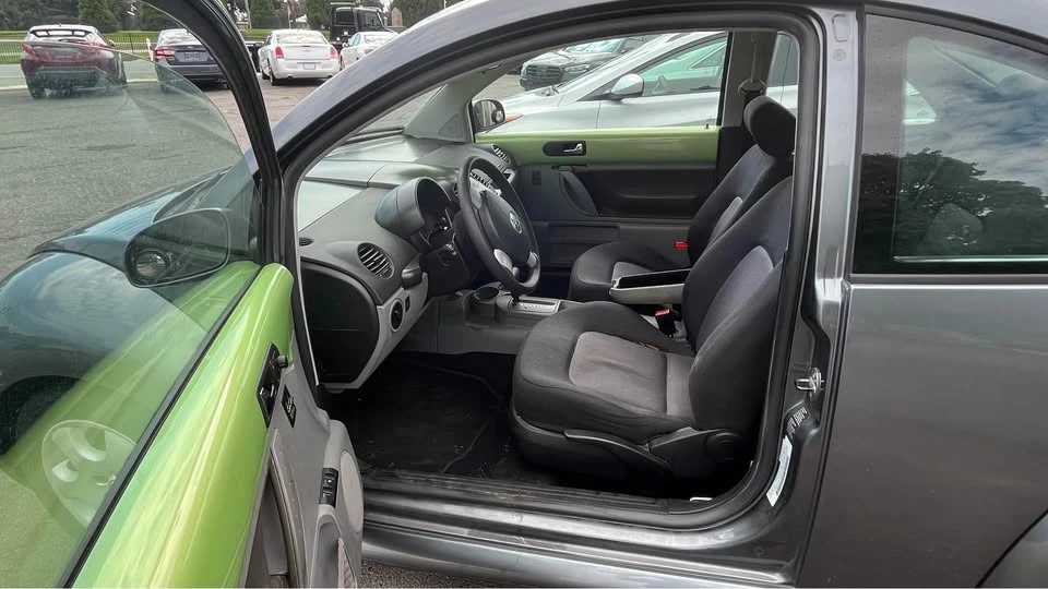 2003 Volkswagen New Beetle - Image 5 of 14