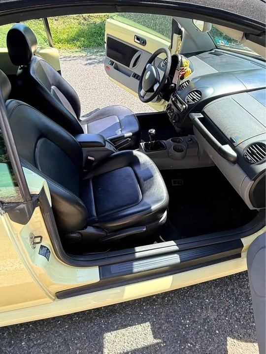 2003 Volkswagen New Beetle - Image 6 of 15