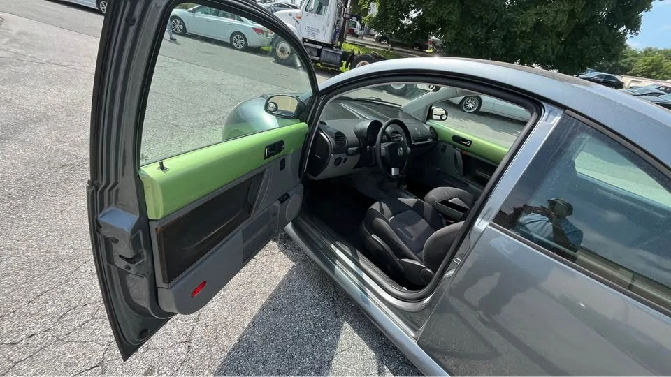 2003 Volkswagen New Beetle - Image 14 of 19