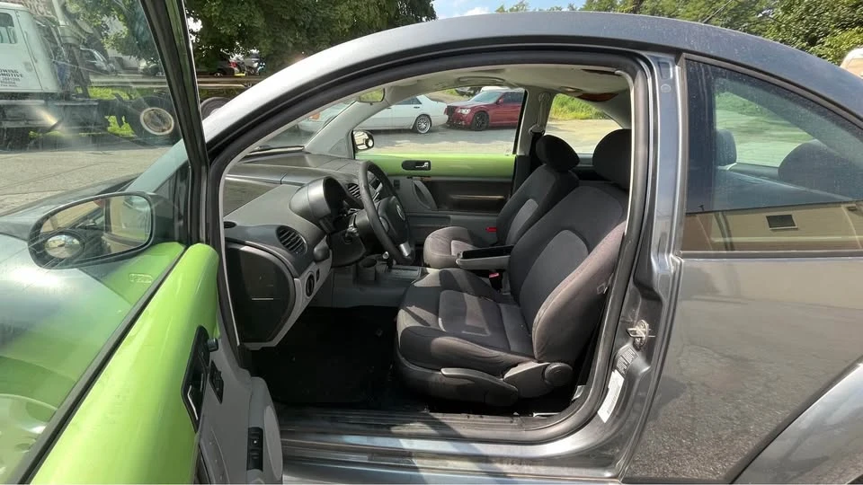 2003 Volkswagen New Beetle - Image 15 of 19