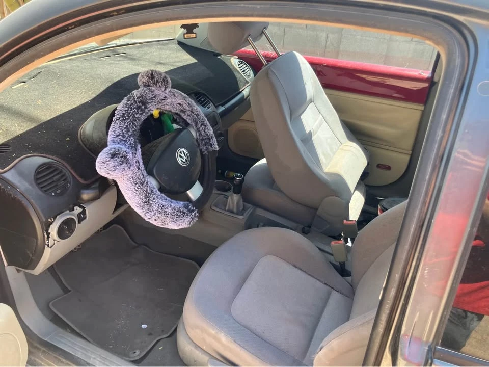 2003 Volkswagen New Beetle - Image 2 of 17