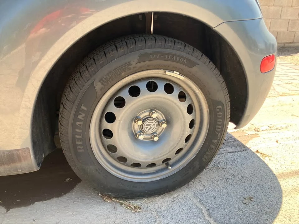 2003 Volkswagen New Beetle - Image 16 of 17
