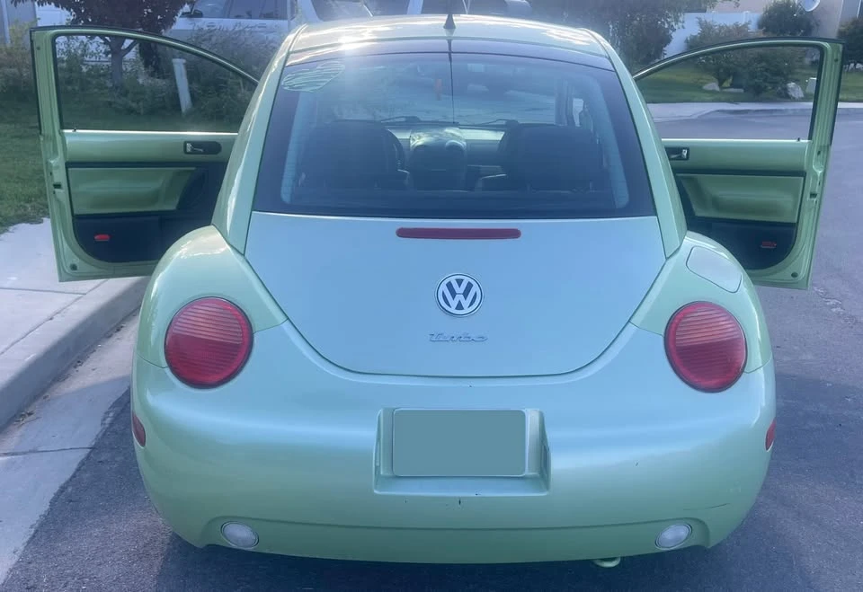 2003 Volkswagen New Beetle - Image 10 of 11