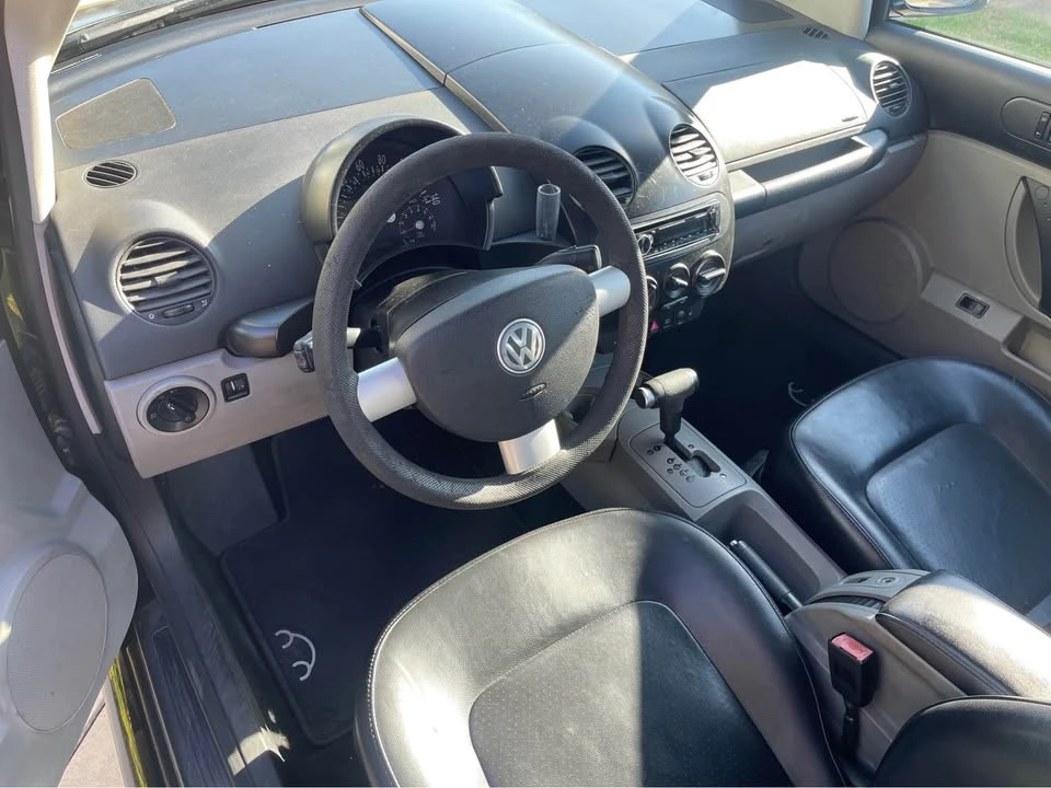 2003 Volkswagen New Beetle - Image 2 of 12