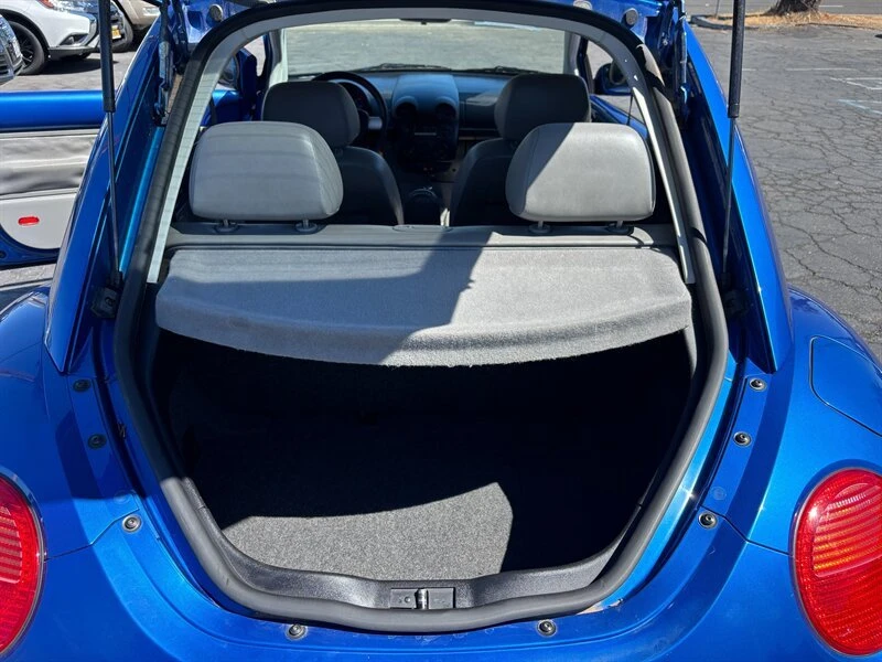 2003 Volkswagen New Beetle - Image 9 of 15