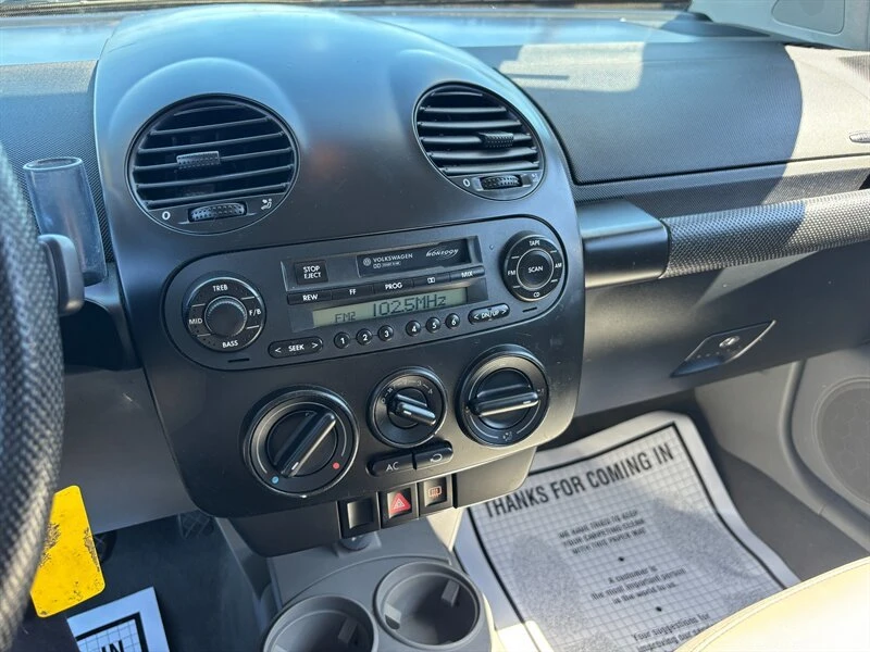 2003 Volkswagen New Beetle - Image 10 of 15
