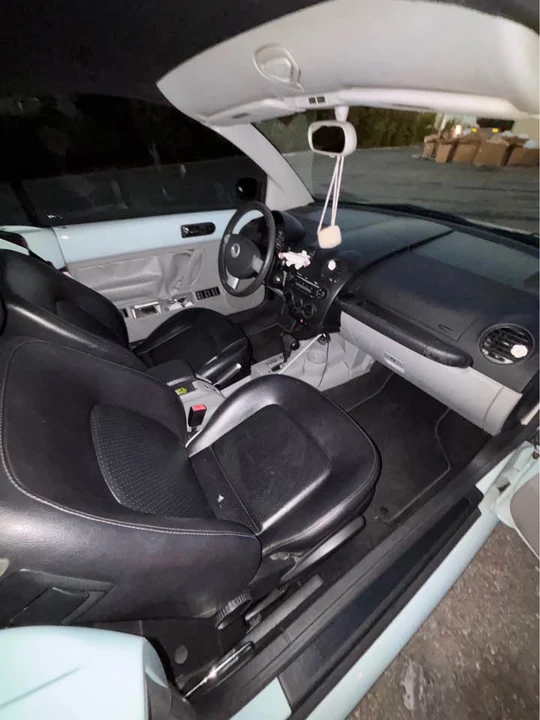 2003 Volkswagen New Beetle - Image 9 of 13