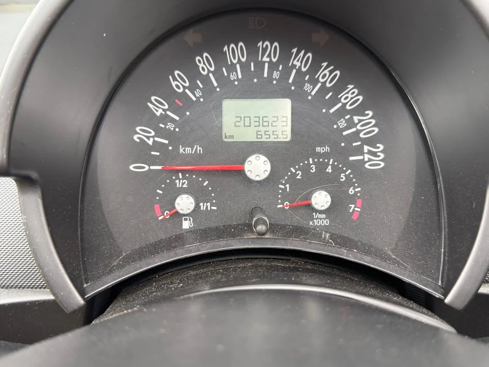 2003 Volkswagen New Beetle - Image 6 of 6