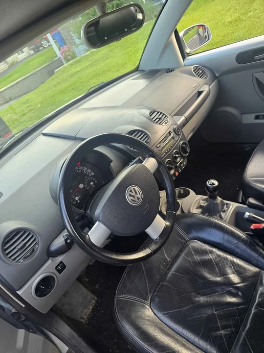 2003 Volkswagen New Beetle - Image 4 of 19